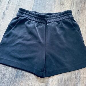 Lululemon soft stream shorts size 6 grey/black C5